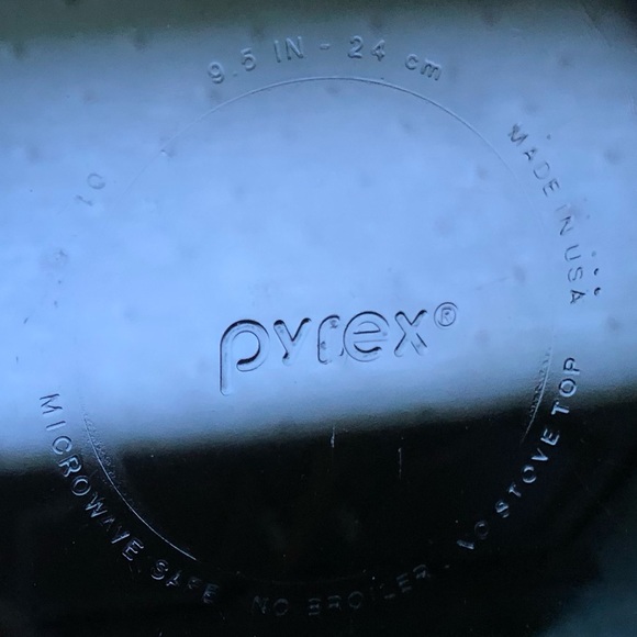 EUC Pyrex 9 1/2” Pie Plate - Picture 2 of 2